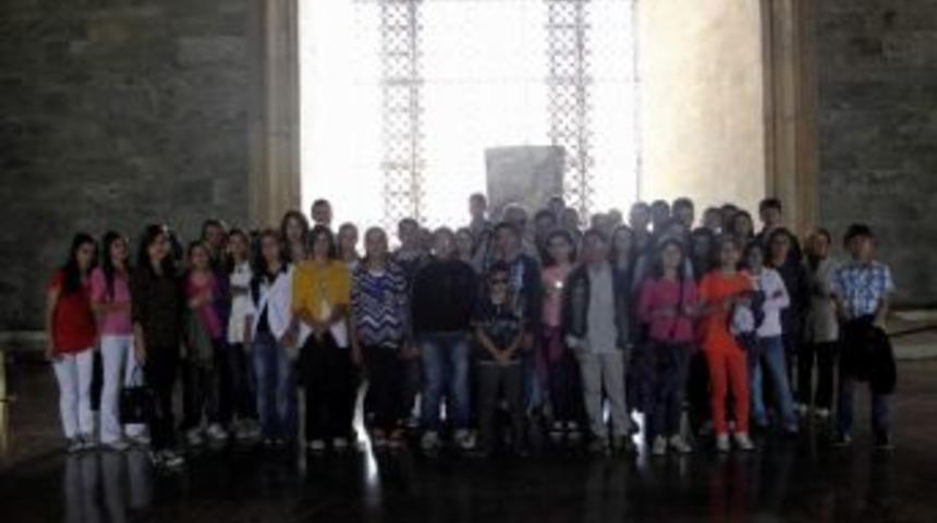 Başarılı &Ouml;ğrenciler Ankara&rsquo;yı Gezdi