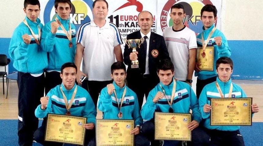 Bursa B&uuml;y&uuml;kşehirli Kareteciler Avrupa &Uuml;&ccedil;&uuml;nc&uuml;s&uuml; Oldu