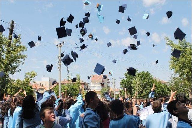 Yeni Sistem Dönemi İlk Mezunları Karne Heyecanı Yaşadı