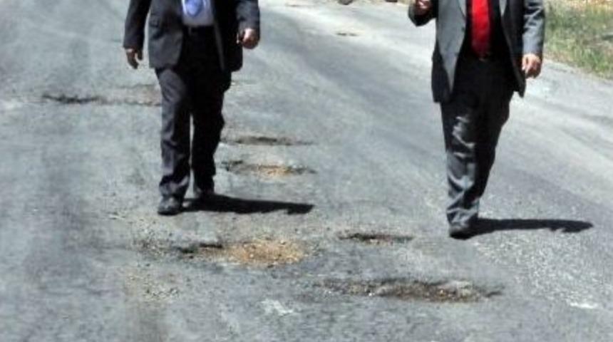 Bayburt K&ouml;y Yollarında Asfaltlama &Ccedil;alışmaları Devam Ediyor