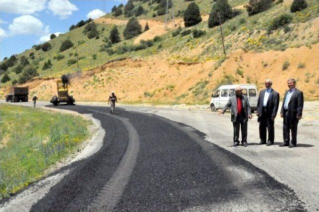 Bayburt K&ouml;y Yollarında Asfaltlama &Ccedil;alışmaları Devam Ediyor 1
