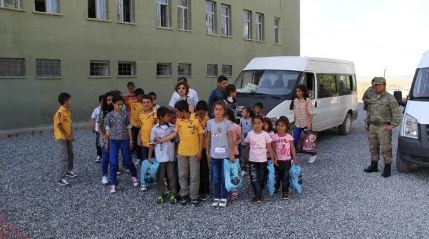 &Ouml;ğrenciler Jandarma Karakolunda