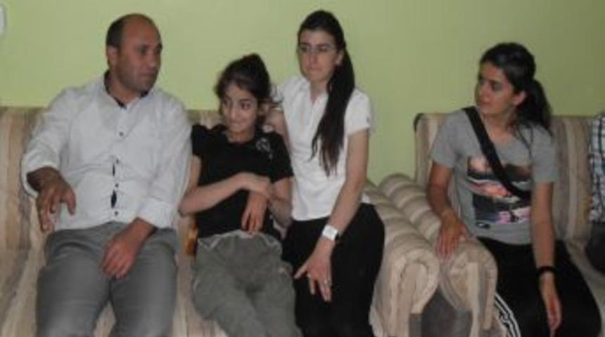 Engelli Kız &Ccedil;ocuğu I&ccedil;in Yardım Topladılar