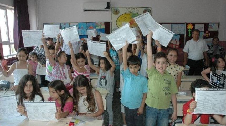 Denizli'de &Ouml;ğrencilerin Karne Sevinci