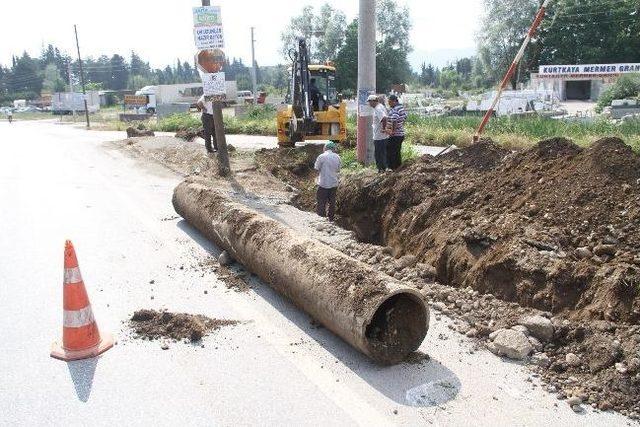 Akyazı’da Alt Yapı Çalışmaları Devam Ediyor