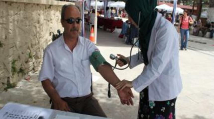 Aşırı Sıcaklarda G&uuml;nde 12 Bardak Su I&ccedil;mek Şart