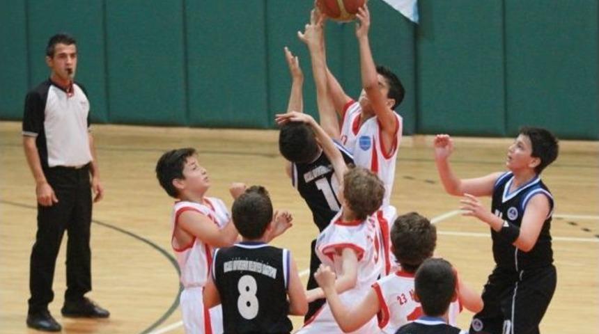 B&uuml;y&uuml;kşehirli Minik Dev Adamlar Yarı Finalde