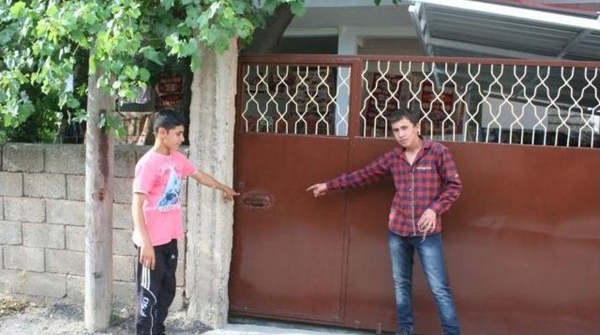 Bah&ccedil;e Kapısına Oto Kapı Kolu