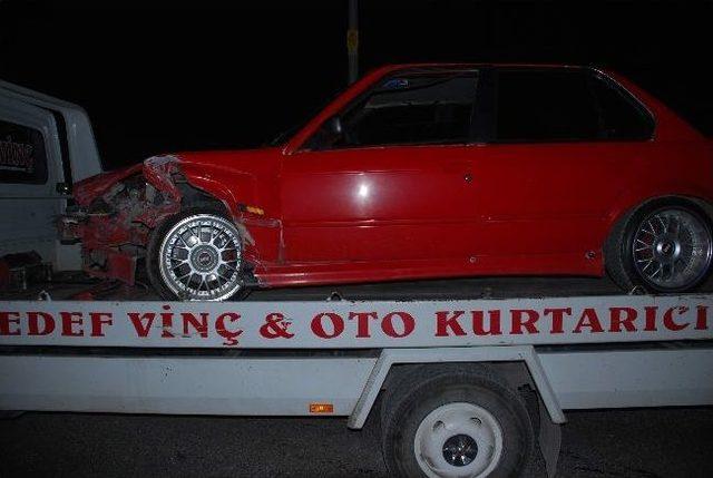 Otomobiller Kafa Kafaya &Ccedil;arpıştı: 3 Yaralı 1