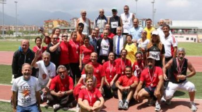 Geleneksel Spor Oyunları Kompleksi&rsquo;ne Sporculardan &Ouml;vg&uuml;