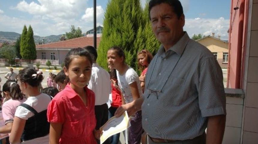 Selendi'de 4 Bin 523 &Ouml;ğrenci Karne Aldı