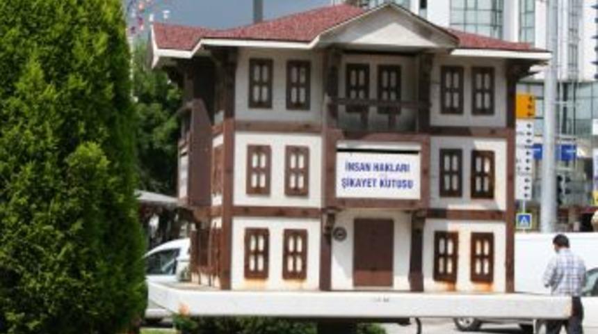 İnsan Hakları Şikayet Kutusu&rsquo;na Gelen Şikayetler Ortada Kaldı