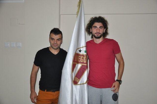 İneg&ouml;lspor&rsquo;da &Uuml;&ccedil; İmza 1