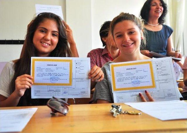 İzmir de 675 Bin 962 &Ouml;ğrenci Karne Sevinci Yaşadı 3