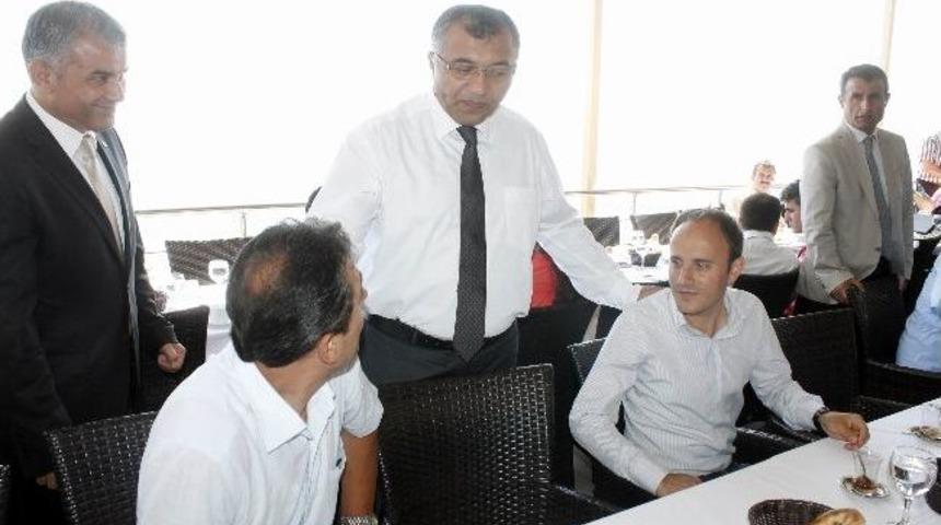 Vali &Ccedil;ift&ccedil;i, Basın Mensuplarıyla Buluştu