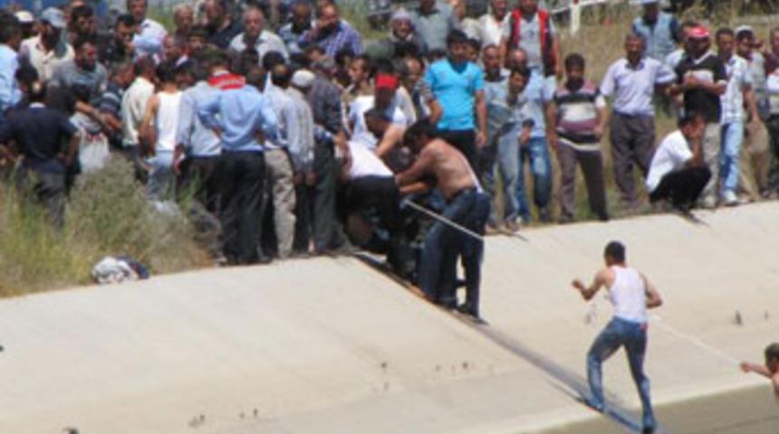 Otomobilden fırladı, &ccedil;ayda boğuldu