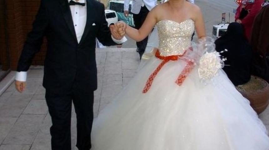 Zonguldaklı Gelin, Uygurlu T&uuml;rkle Y&ouml;resel D&uuml;ğ&uuml;nde Evlendi