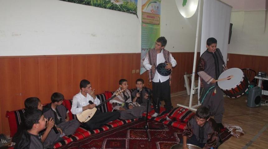 Birecik'te Okuma Salonunda Mezuniyet Sevinci