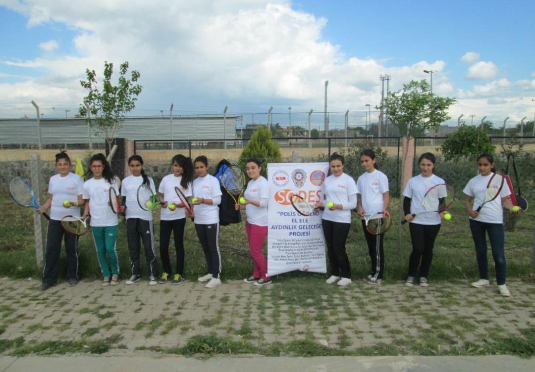 Viranşehir Polisinden &Ccedil;ocuklara B&uuml;y&uuml;k Hizmet