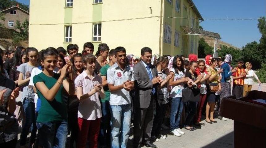 Arapgir&rsquo;de Okul Birincilerine Bilgisayar Hediye Edildi