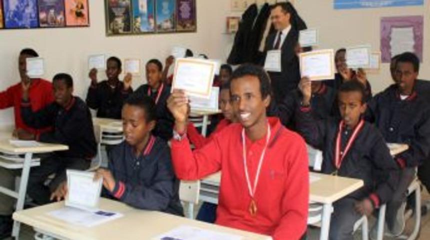 Karne Sevinci Yaşayan Afrikalı &Ouml;ğrenciler 2 Yılda 3 Dil &Ouml;ğrendi