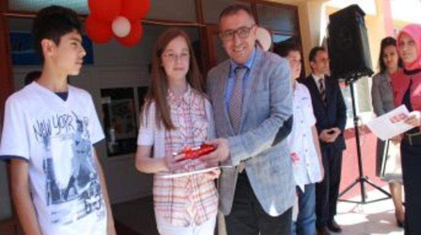 Vali Yardımcısı Şahin Karne Sevincine Ortak Oldu