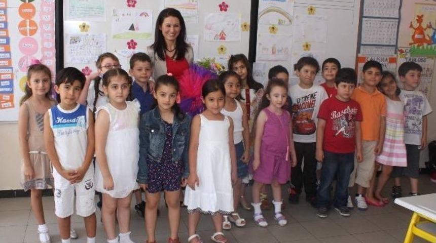 Gkv &Ouml;ğrencilerinin Karne Sevinci