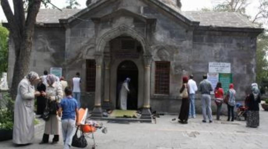 Sınav &Ouml;ncesi T&uuml;rbeler Doldu