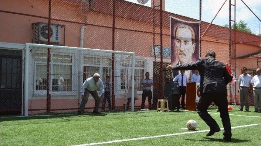 Kabad&uuml;z&rsquo;de &Ccedil;im Halı Saha T&ouml;renle A&ccedil;ıldı