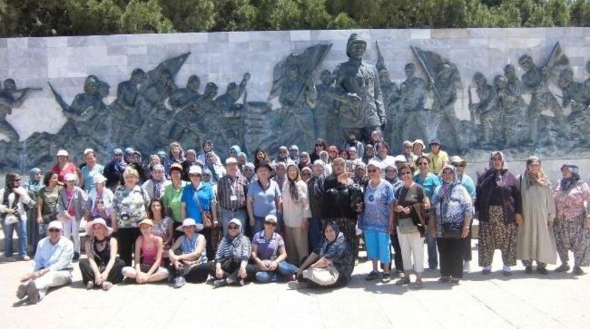 Sosyal Yaşam Evi Kullanıcıları Şehitlikleri Ziyaret Etti