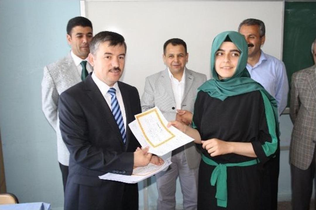 Ağrı&rsquo;da 136 Bin 151 &Ouml;ğrenci Karne Sevinci Yaşadı