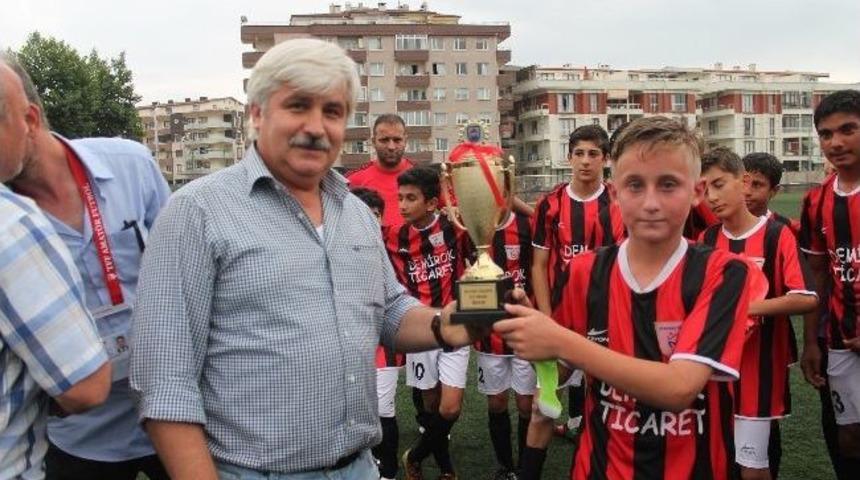 Yalova'da U-13&rsquo;&uuml;n Şampiyonu Doğuşspor