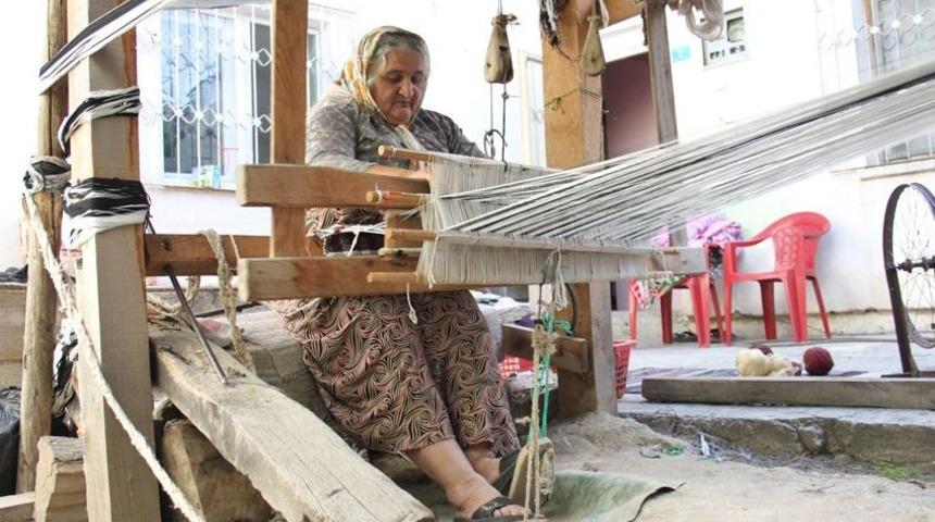 &Ccedil;ulfalıkta Kilim Dokuma Sanatı Tarih Oluyor