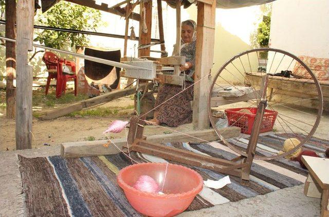 &Ccedil;ulfalıkta Kilim Dokuma Sanatı Tarih Oluyor 1