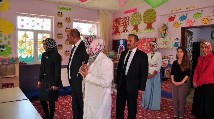 Minik &Ouml;ğrencilerin Karne Heyecanı