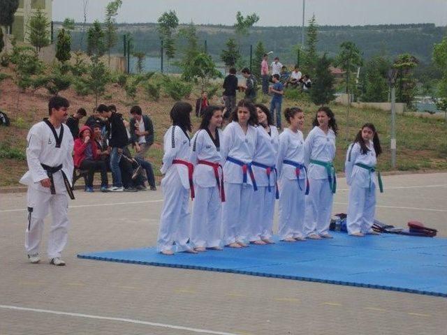 Şehit Savaş Kubaş Anadolu Lisesi’nde Coşkulu Gençlik Şöleni