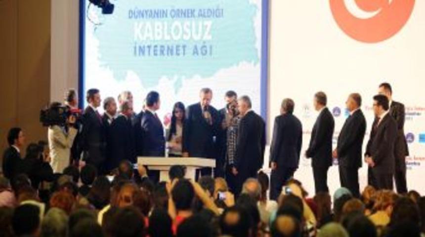 Erdoğan, T&uuml;m Kredi Yurtlarına &Uuml;cretsiz Internet Sunan Hizmetin A&ccedil;ılışını Yaptı