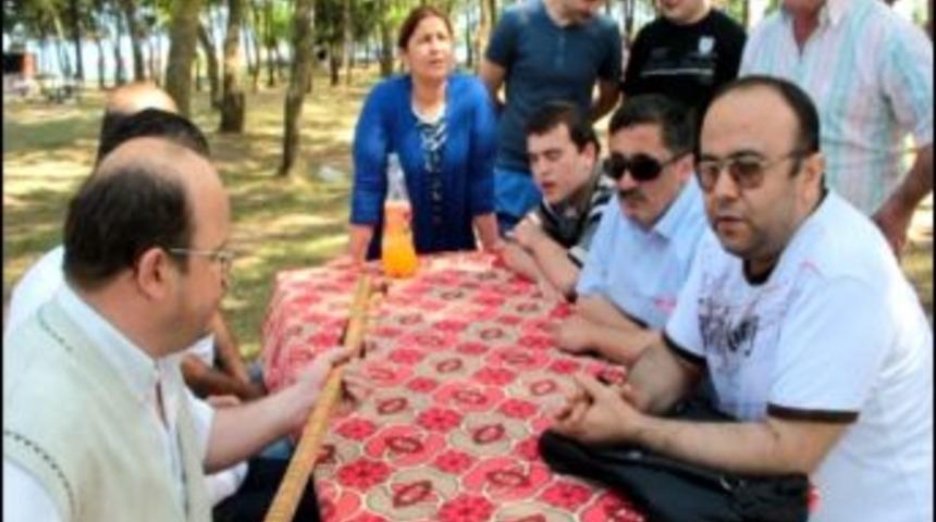 G&ouml;rme Engellilerden T&uuml;rk&uuml; Şov