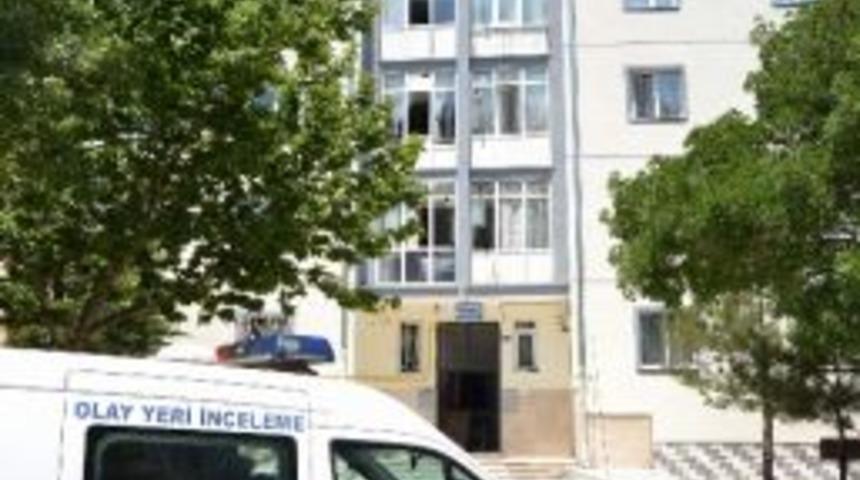 56 Yaşındaki Kadın Girdiği Bunalım Sonucu Kendini Asarak İntihar Etti