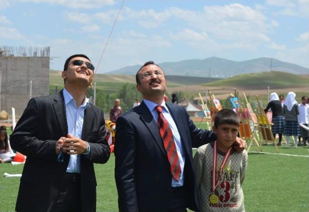 &Ouml;zalp'ta K&uuml;lt&uuml;r Sanat Şenliği Yapıldı