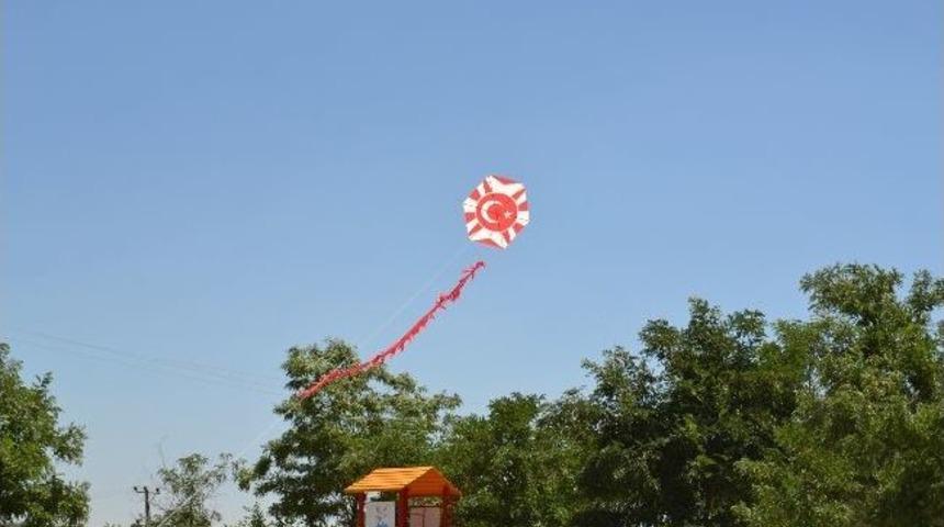 Hilvan&rsquo;daki &Ouml;ğrencilerin Karne Sevinci