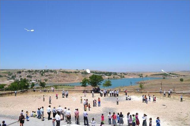 Hilvan&rsquo;daki &Ouml;ğrencilerin Karne Sevinci 1