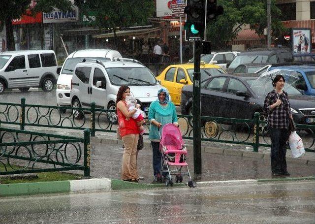 Bursalılar Yağmura Hazırlıksız Yakalandı