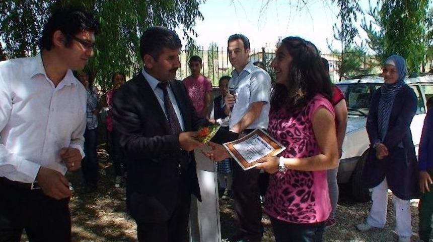 Hem &Ouml;ğrenciler Hem De Veliler Karne Aldı