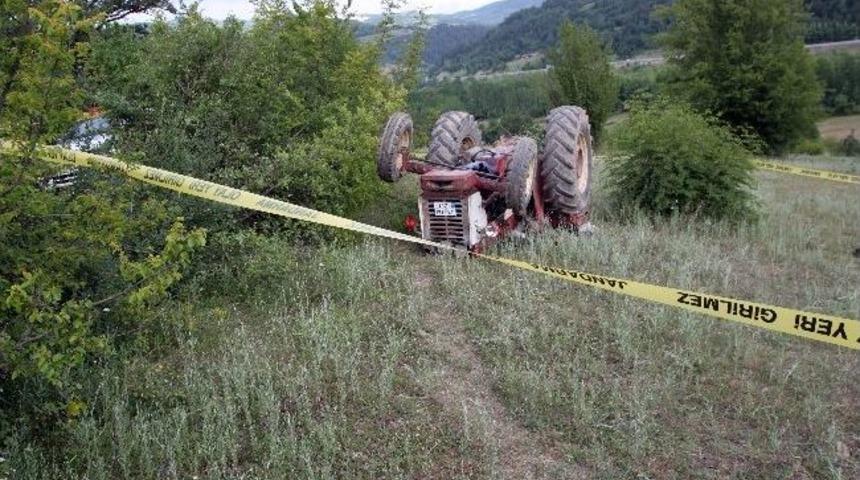 Karab&uuml;k&rsquo;te Trakt&ouml;r Kazası: 2 &Ouml;l&uuml;, 1 Yaralı