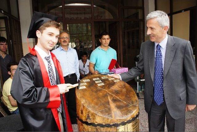 Taş Mektep, 144’üncü Mezunlarını Verdi