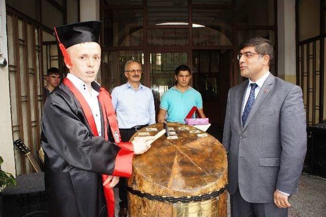 Taş Mektep, 144’üncü Mezunlarını Verdi