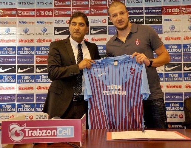 Trabzonspor Batuhan Karadeniz İle 3 Yıllık Sözleşme İmzaladı