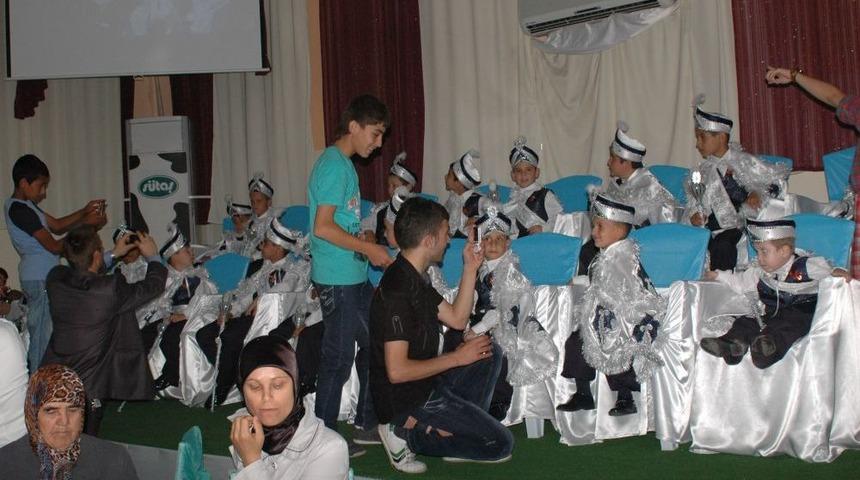 S&uuml;taş S&uuml;nnet Ş&ouml;leni'nde 41 &Ccedil;ocuk Erkekliğe Ilk Adımı Attı