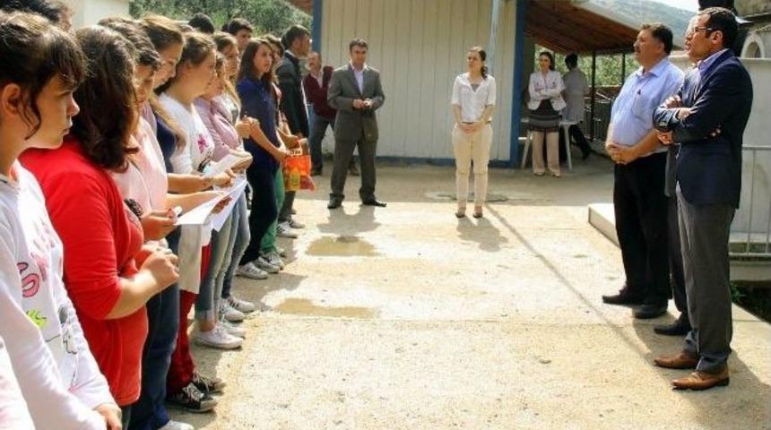 Marmara Adasında &Ouml;ğrenciler Karnelerini Aldı